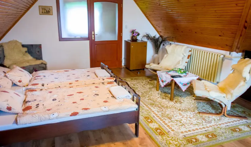 Huszr Vendghz rvnyes - Balatoni kedvezmnyes rak (1 jtl)