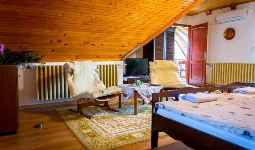 Huszr Vendghz rvnyes - Balatoni kedvezmnyes rak (1 jtl)