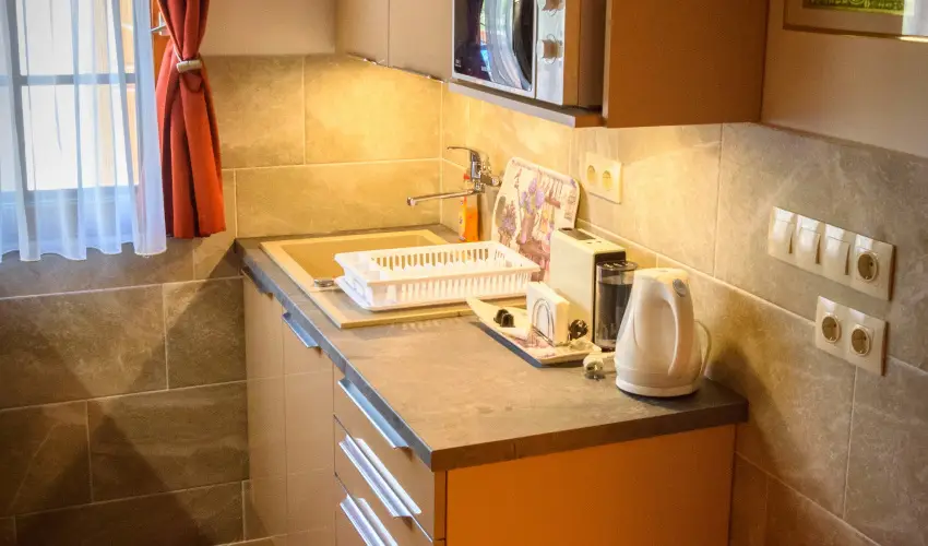 Huszr Vendghz rvnyes - Balatoni kedvezmnyes rak (1 jtl)