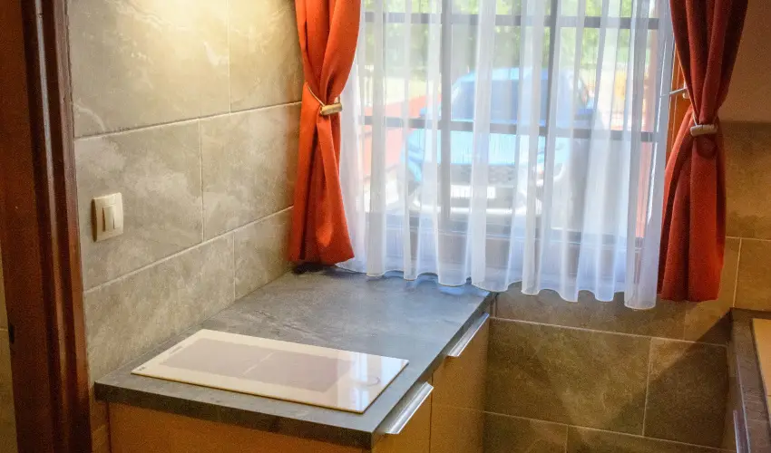 Huszr Vendghz rvnyes - Balatoni kedvezmnyes rak (1 jtl)