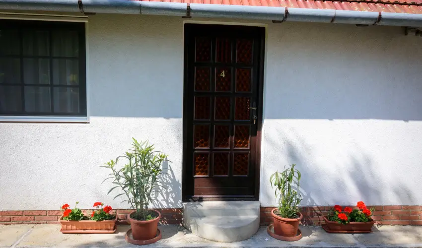 Huszr Vendghz rvnyes - Balatoni kedvezmnyes rak (1 jtl)