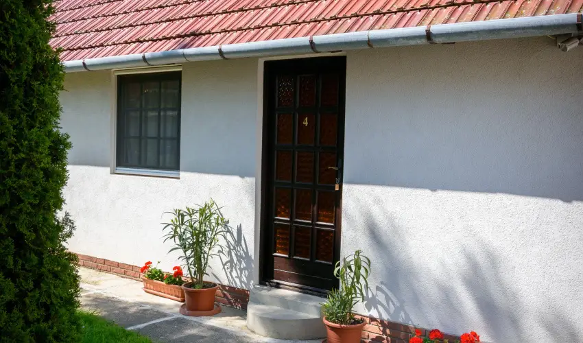 Huszr Vendghz rvnyes - Balatoni kedvezmnyes rak (1 jtl)