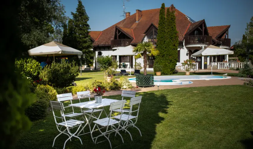 Zsanett Hotel Balatonkeresztr - Augusztus 20.