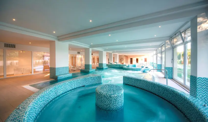 Kt Korona Konferencia & Wellness Hotel Balatonszrsz - Csaldi karcsony s nnepek Kztt (min. 3 j)