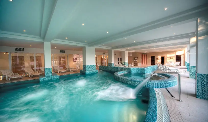 Kt Korona Konferencia & Wellness Hotel Balatonszrsz - Csaldi karcsony s nnepek Kztt (min. 3 j)