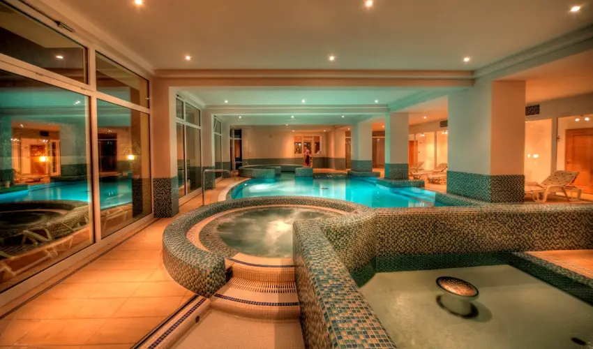 Kt Korona Konferencia & Wellness Hotel Balatonszrsz - Csaldi karcsony s nnepek Kztt (min. 3 j)