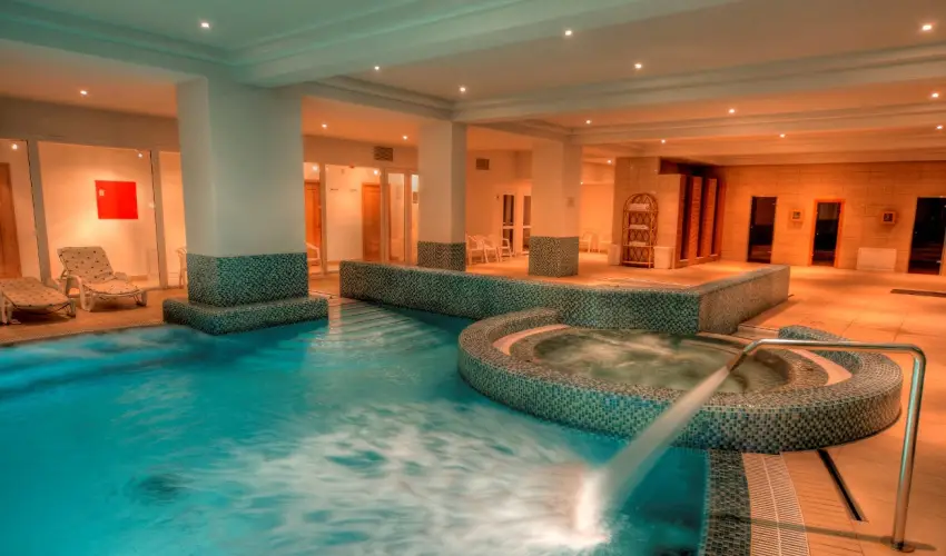 Kt Korona Konferencia & Wellness Hotel Balatonszrsz - Csaldi karcsony s nnepek Kztt (min. 3 j)