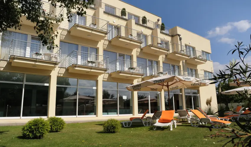 Kt Korona Konferencia & Wellness Hotel Balatonszrsz - Csaldi karcsony s nnepek Kztt (min. 3 j)