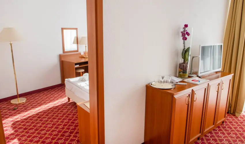 Kt Korona Konferencia & Wellness Hotel Balatonszrsz - Csaldi karcsony s nnepek Kztt (min. 3 j)