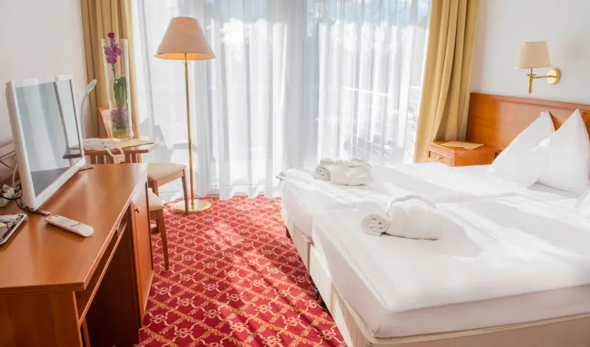 Kt Korona Konferencia & Wellness Hotel Balatonszrsz - Csaldi karcsony s nnepek Kztt (min. 3 j)