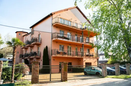La Riva Hotel - Balatoni kedvezm�nyes �rak reggelis ell�t�ssal