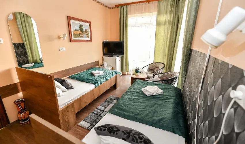 Lag�na Panzi� Sz�nt�d - Balatoni kedvezm�nyes �rak (1 �jt�l)