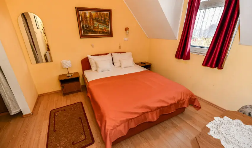 Lag�na Panzi� Sz�nt�d - Balatoni kedvezm�nyes �rak (1 �jt�l)