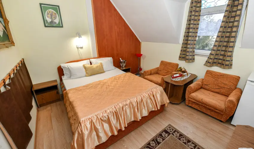 Lag�na Panzi� Sz�nt�d - Balatoni kedvezm�nyes �rak (1 �jt�l)