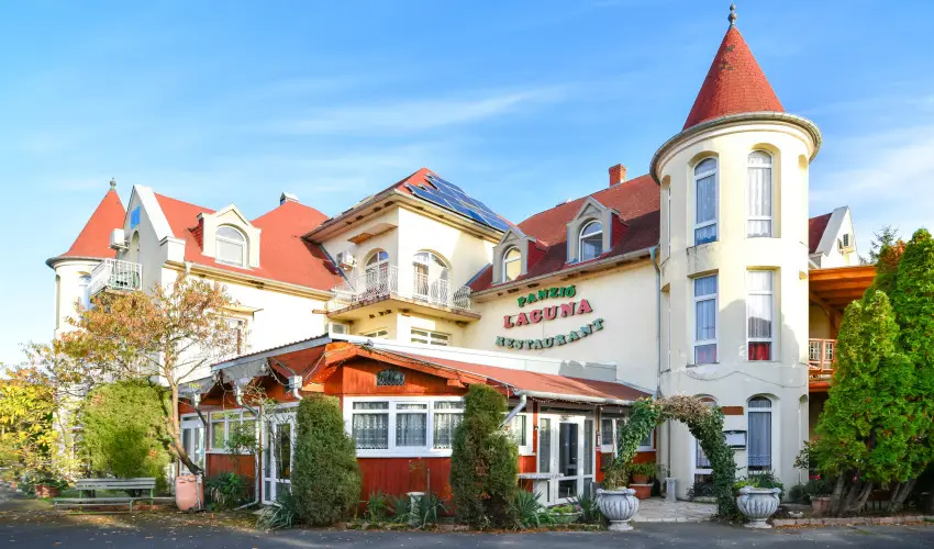 Lag�na Panzi� Sz�nt�d - Balatoni kedvezm�nyes �rak (1 �jt�l)