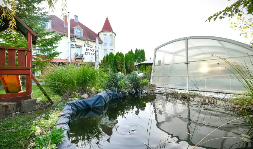 Lag�na Panzi� Sz�nt�d - Balatoni kedvezm�nyes �rak (1 �jt�l)