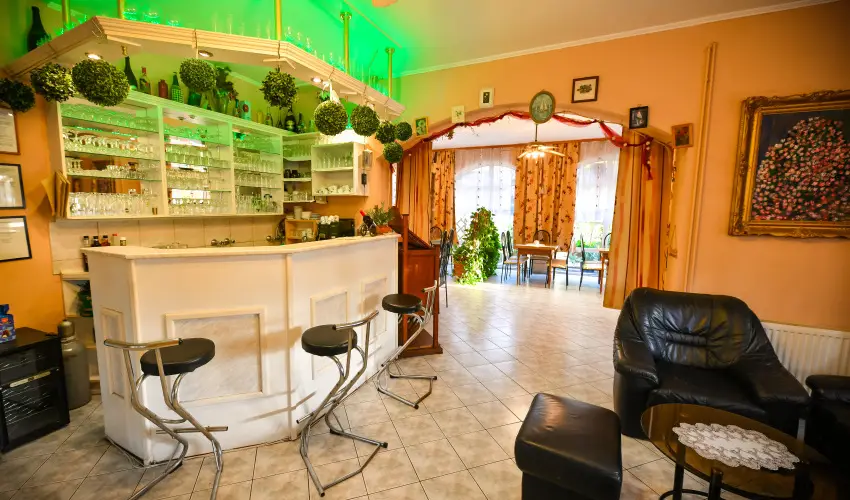 Lag�na Panzi� Sz�nt�d - Balatoni kedvezm�nyes �rak (1 �jt�l)