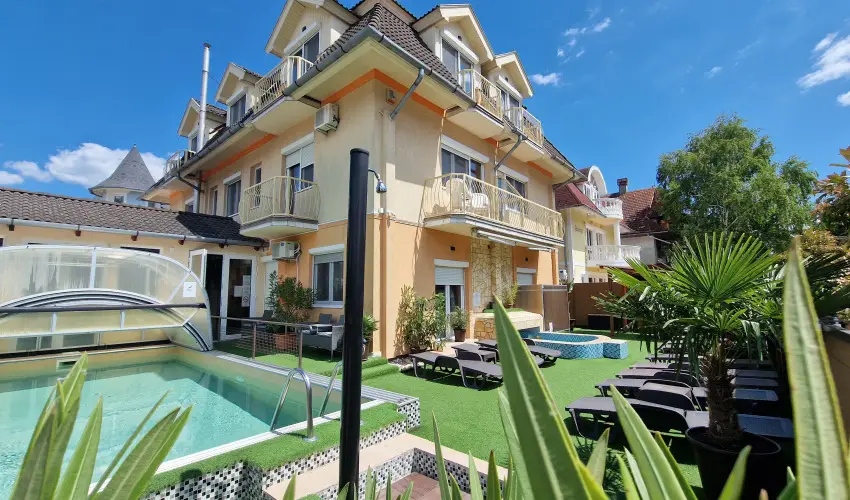 Napsug�r Apartmanh�z Si�fok - Balatoni kedvezm�nyes �rak (1 �jt�l)