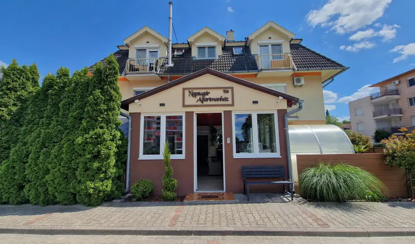 Napsug�r Apartmanh�z Si�fok - Balatoni kedvezm�nyes �rak (1 �jt�l)