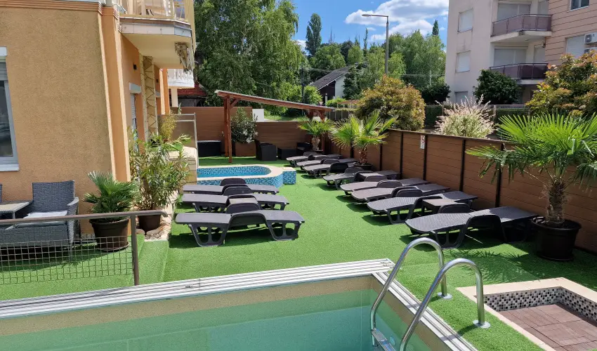 Napsug�r Apartmanh�z Si�fok - Balatoni kedvezm�nyes �rak (1 �jt�l)