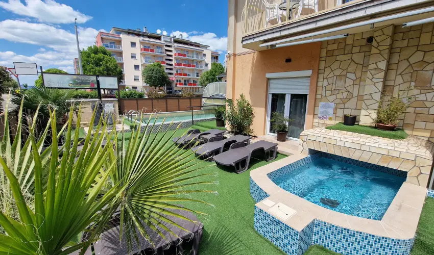 Napsug�r Apartmanh�z Si�fok - Balatoni kedvezm�nyes �rak (1 �jt�l)