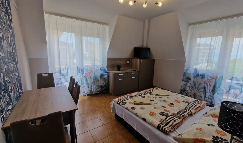 Napsug�r Apartmanh�z Si�fok - Balatoni kedvezm�nyes �rak (1 �jt�l)