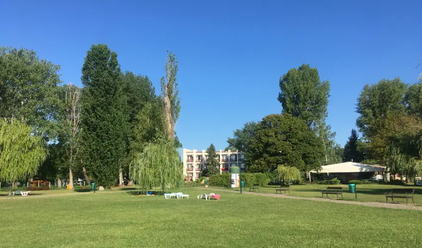 Nereus Park Hotel Balatonalm�di - Balatoni kedvezm�nyes �rak ell�t�s n�lk�l (1 �jt�l)