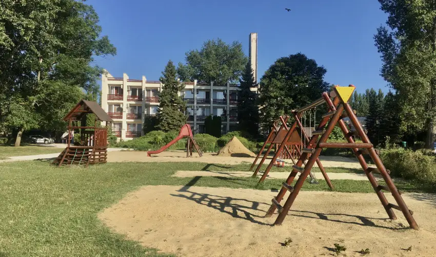 Nereus Park Hotel Balatonalm�di - Balatoni kedvezm�nyes �rak ell�t�s n�lk�l (1 �jt�l)