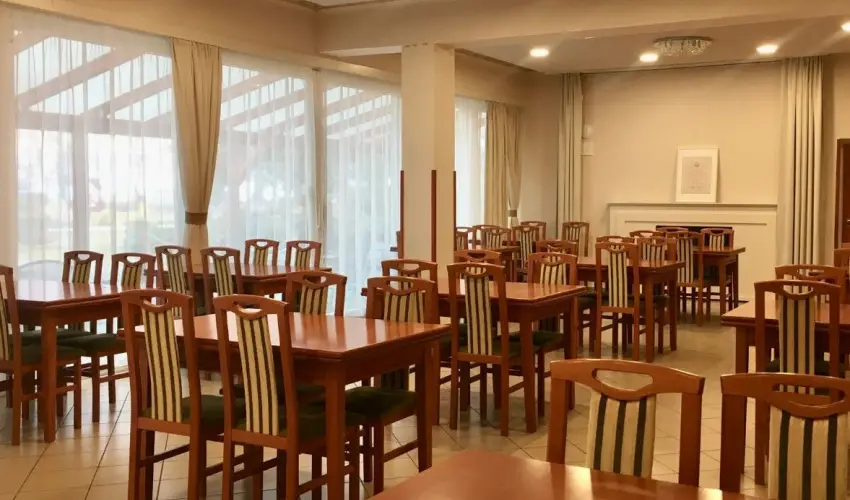 Nereus Park Hotel Balatonalm�di - Balatoni kedvezm�nyes �rak ell�t�s n�lk�l (1 �jt�l)