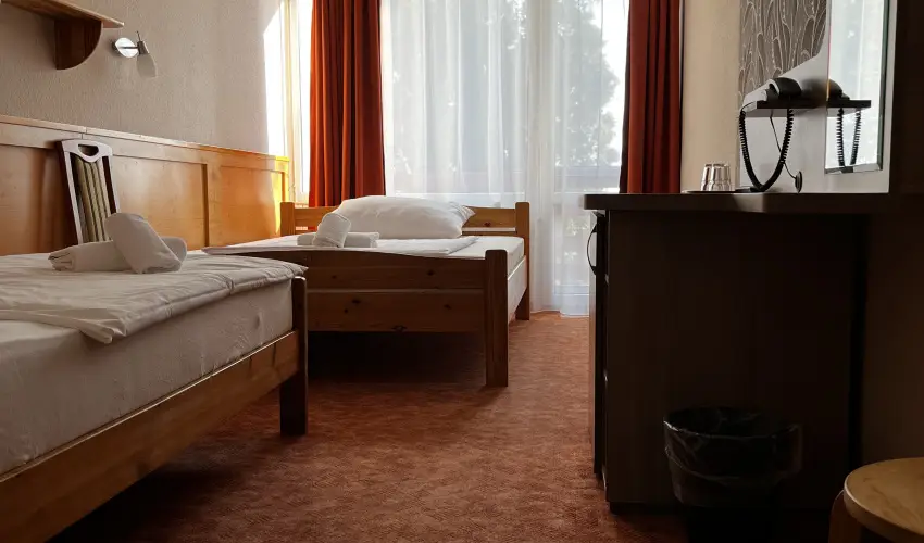 Nereus Park Hotel Balatonalm�di - Balatoni kedvezm�nyes �rak ell�t�s n�lk�l (1 �jt�l)