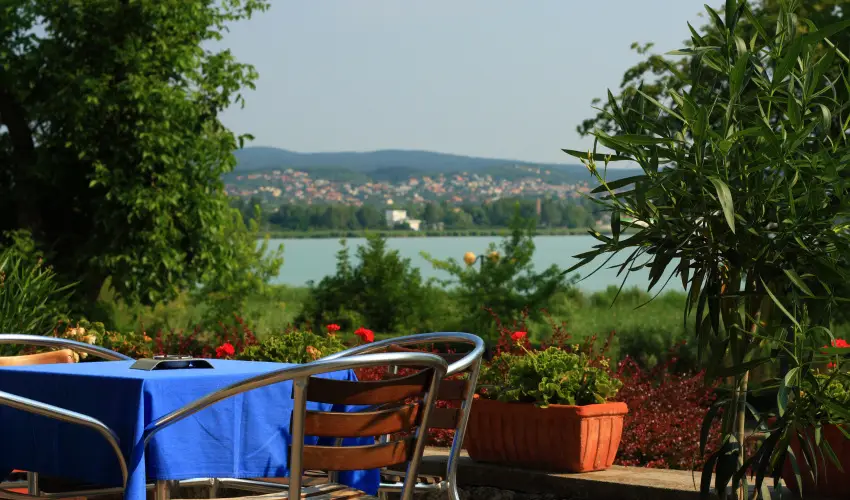 Aquilo Hotel Panorma Tihany Tihany - Balatoni kedvezmnyes rak reggelis elltssal (1 jtl)