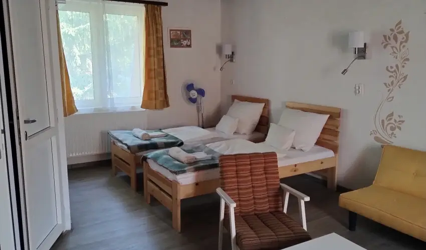 Parti Sétány Vendégház Balatonkenese - Balatoni kedvezményes árak (1 éjtől)