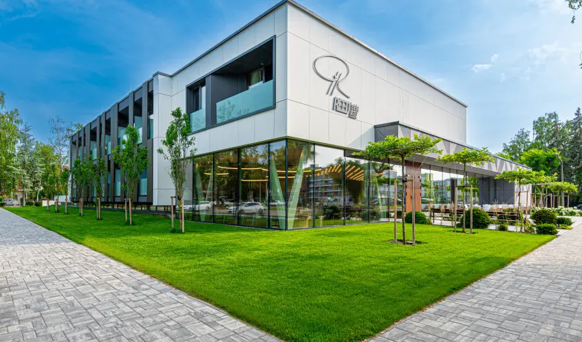 REED Luxury Hotel & Bistro Siófok - Balatoni kedvezményes árak félpanzióval (1 éjtől)