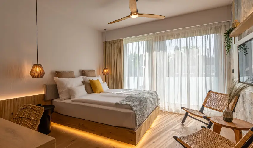 REED Luxury Hotel & Bistro Siófok - Balatoni kedvezményes árak félpanzióval (1 éjtől)