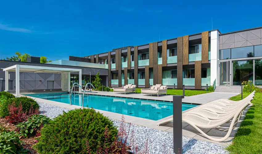 REED Luxury Hotel & Bistro Siófok - Balatoni kedvezményes árak félpanzióval (1 éjtől)