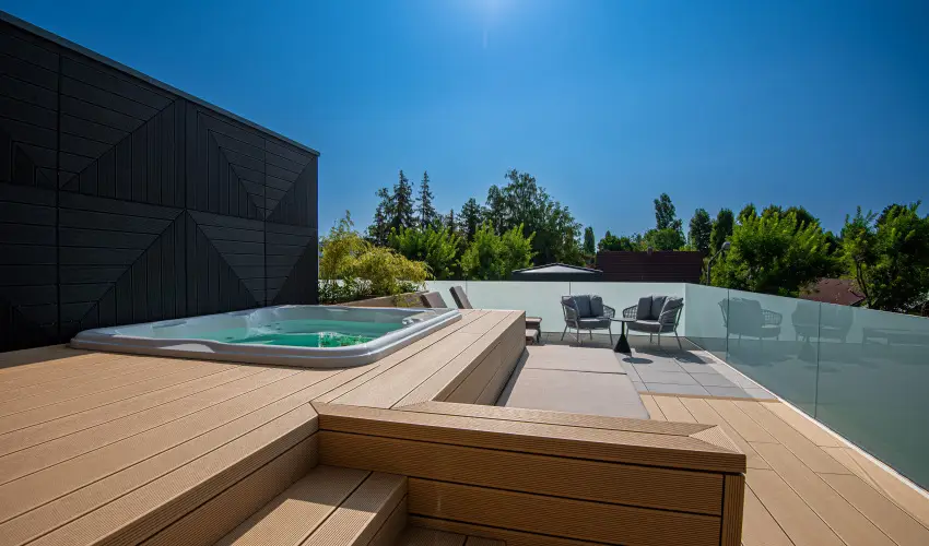 REED Luxury Hotel & Bistro Siófok - Balatoni kedvezményes árak félpanzióval (1 éjtől)