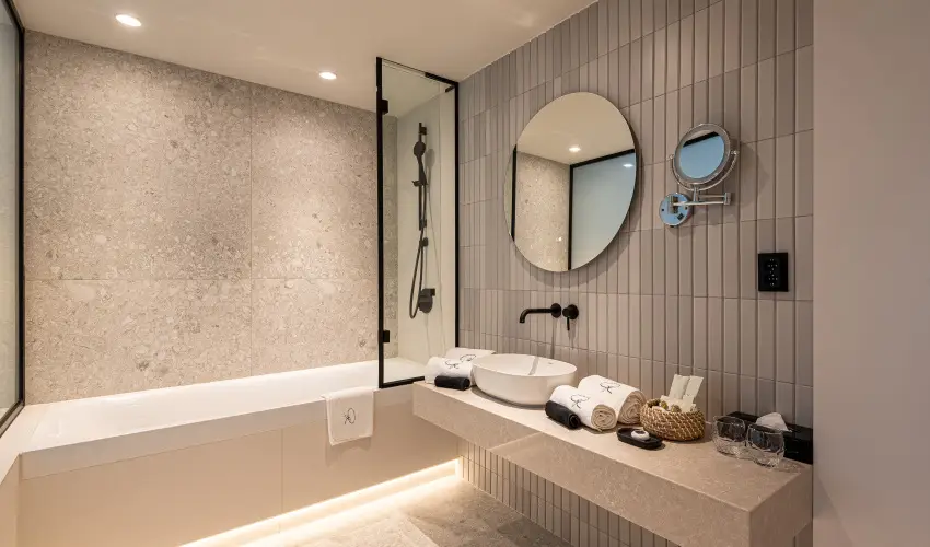 REED Luxury Hotel & Bistro Siófok - Balatoni kedvezményes árak félpanzióval (1 éjtől)