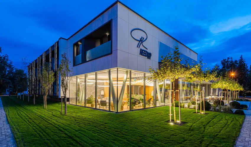 REED Luxury Hotel & Bistro Siófok - Balatoni kedvezményes árak félpanzióval (1 éjtől)