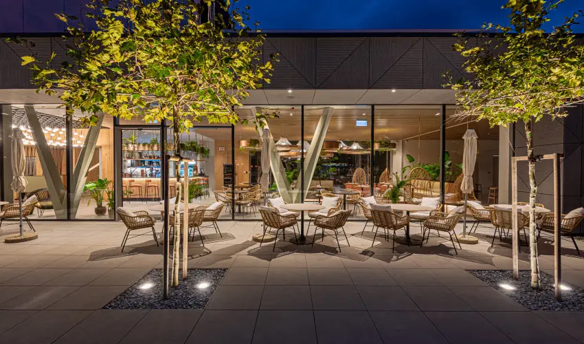 REED Luxury Hotel & Bistro Siófok - Balatoni kedvezményes árak félpanzióval (1 éjtől)