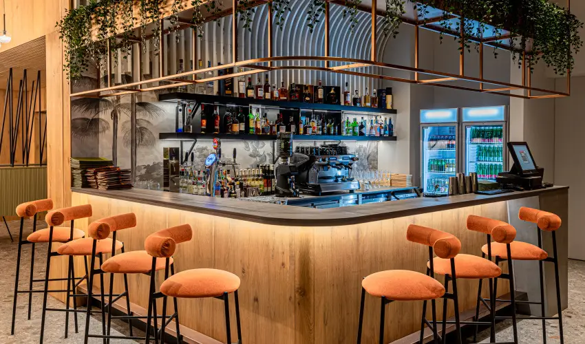 REED Luxury Hotel & Bistro Siófok - Balatoni kedvezményes árak félpanzióval (1 éjtől)