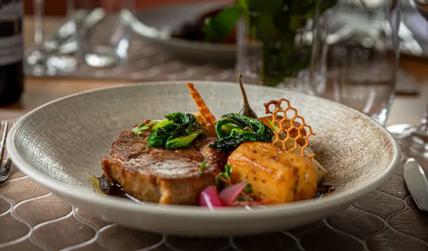 REED Luxury Hotel & Bistro Siófok - Balatoni kedvezményes árak félpanzióval (1 éjtől)