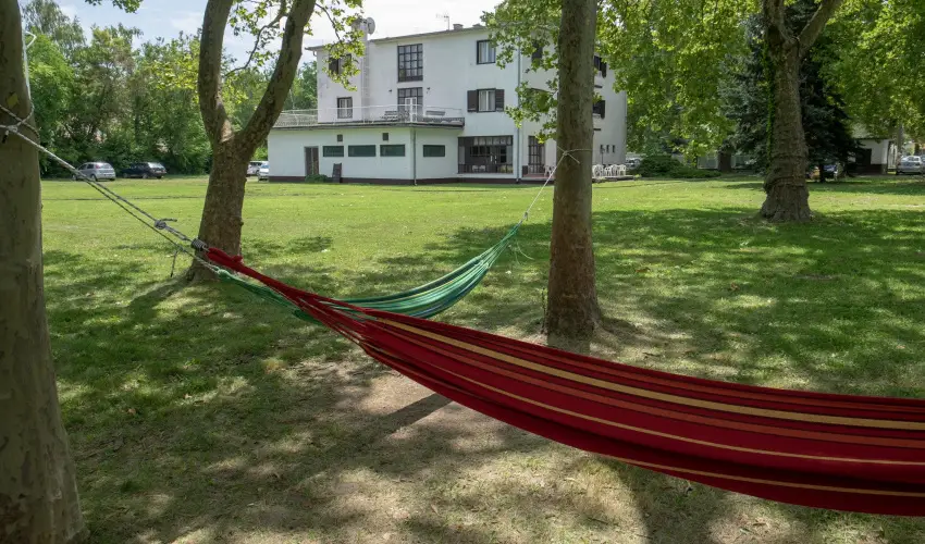 Sirly Hotel Balatonlelle - Balatoni kedvezmnyes rak reggelivel (1 jtl)