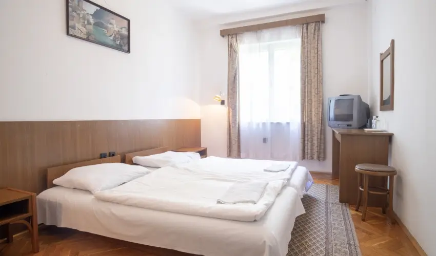 Sirly Hotel Balatonlelle - Balatoni kedvezmnyes rak reggelivel (1 jtl)