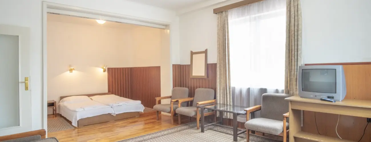 Sirly Hotel Balatonlelle - Balatoni kedvezmnyes rak reggelivel (1 jtl)
