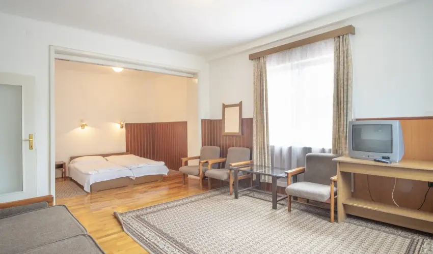 Sirly Hotel Balatonlelle - Balatoni kedvezmnyes rak reggelivel (1 jtl)