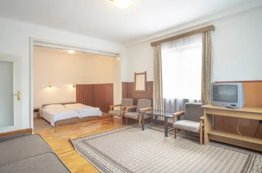 Sirly Hotel - Balatoni kedvezmnyes rak reggelivel (1 jtl)