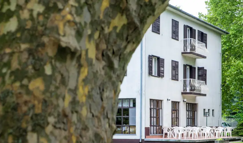 Sirly Hotel Balatonlelle - Balatoni kedvezmnyes rak reggelivel (1 jtl)