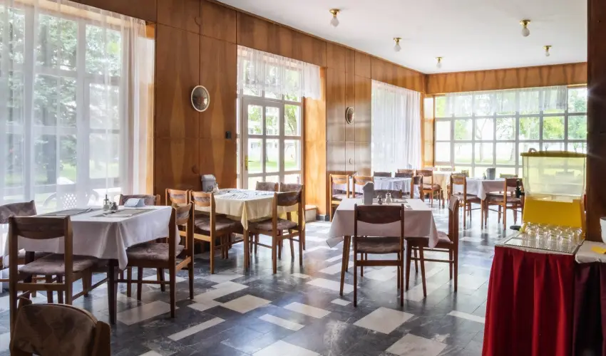 Sirly Hotel Balatonlelle - Balatoni kedvezmnyes rak reggelivel (1 jtl)