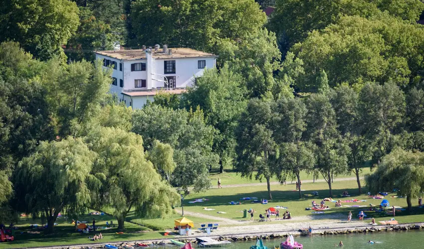 Sirly Hotel Balatonlelle - Balatoni kedvezmnyes rak reggelivel (1 jtl)