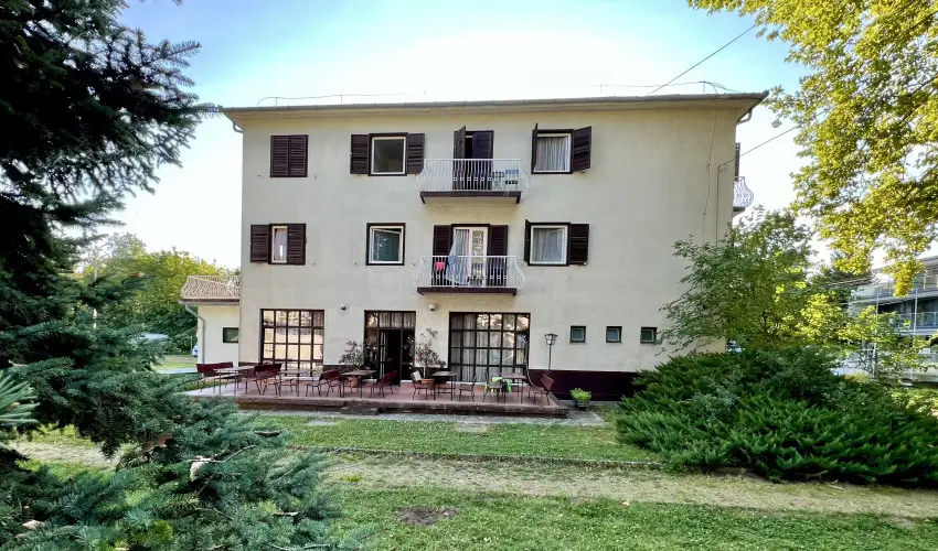 Sirly Hotel Balatonlelle - Balatoni kedvezmnyes rak reggelivel (1 jtl)